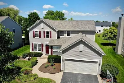 Image de Aurora\/Naperville - Classy, Spacious Family Home!