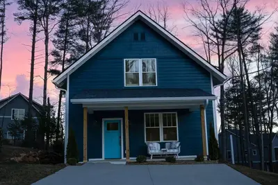 Image de New construction, 4br home, easy ride to DTown Asheville and Biltmore Estate.