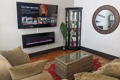 Image de Cozy Pet Friendly Family Home- King Bed, Free Parking, Full Laundry and Wi-Fi
