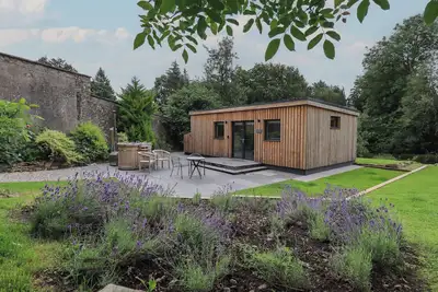 The Gardener'S Retreat, pet friendly, with hot tub in Penruddock