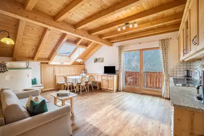 Image de Appartement 'Stoffnerhof Apt Alpenrose' avec vue sur la montagne, jardin partagé et Wi-Fi