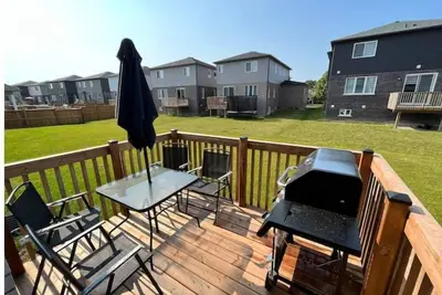Image de Luxury Brand New Vacation Home - 8 mins to Falls - Family Home - Laundry