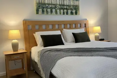 Image de City Escape Mounts Bay Apartment. Near Kings Park - Parking - Wifi