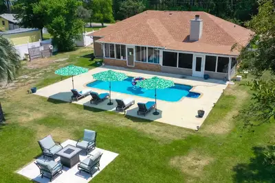 Image de Private Heated Pool|Boat Dock|Pet Friendly|Fenced Yard |Sun Room|Minutes to Beaches & Nas Pensacola