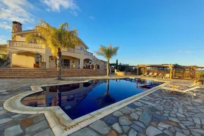 Image de Hideaway Villa - quiet, spacious in unique landscaped gardens with golf green\n