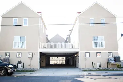 Image de 3 bedroom 2. 5 bath townhome.