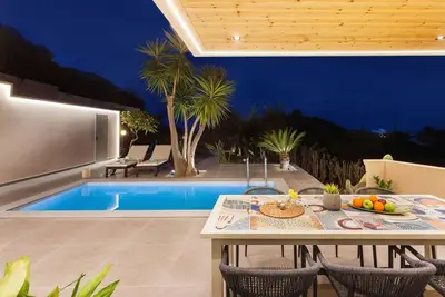 Olive Garden Cottage with Heated Pool