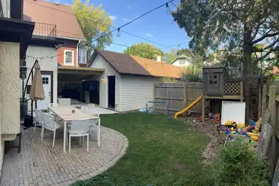 Image de Charming east side home with gym, sauna and outdoor Tv for Rnc!