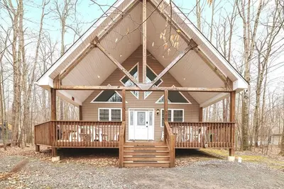 Image de The Daydream Chalet: Newly installed hot tub! , The Daydream Chalet: A dream in every season! Enjoy s