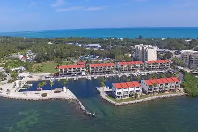 Image de Fabulous Futura Yacht Club Townhome with boat slip!