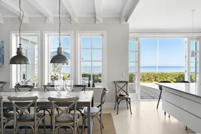 Image de House directly by the sea. A lovely house for the whole family.