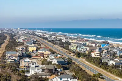Image de New Beach Location, Relaxation, and Comfort!