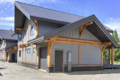 Image de Cozy Kelowna Cabin #5 - Sleeps 10 with private hot tub