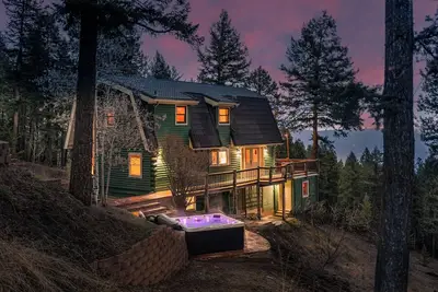 Image de Views, Hot Tub, Skee-ball, Pool Table, Disc-golf, Trail Access on Property!