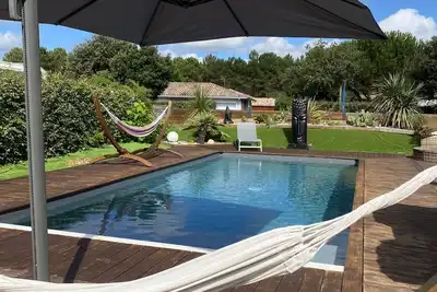 Image de maison de vacancesavec piscine chauffée securisé par un voletanimaux acceptés