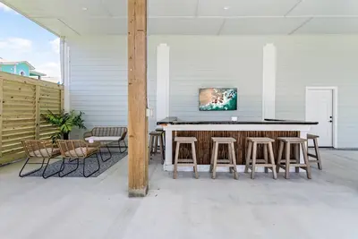 Image de Starlink. Four Bedroom. Arcade. Fire Table. Marina. Tiki Bar. Fully Stocked.