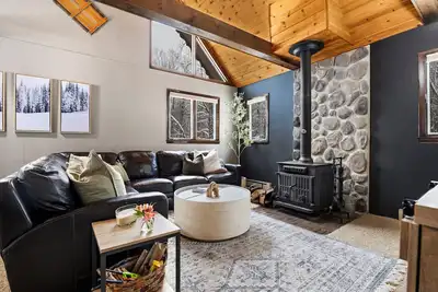 Image de Shanty Creek Retreat - Pool & Hot Tub Access - Close to Torch Lake