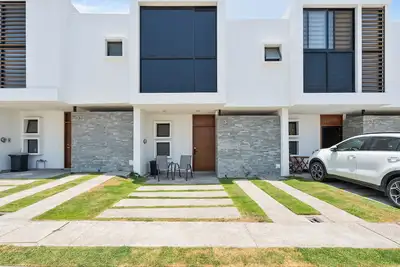 10 Minutes from the Beach! House ideal for Families Max 8 people. dog friendly.
