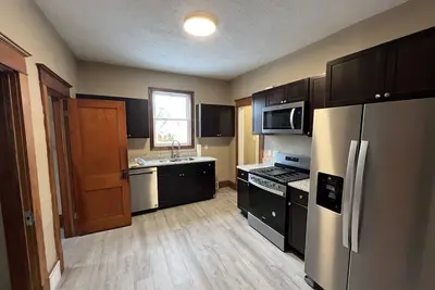 Image de Beautiful newly refinished 5 bedroom, single-family home close to St Paul Mpls\n