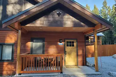 Image de Cozy, newly constructed luxury cabin with deck & forest views, private setting.