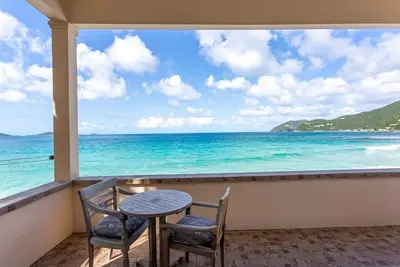 Image de Sea Breeze - AppleSurf! Beachfront one bedroom in Apple Bay