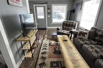 Image de Cabin located on private homestead, with fun activities and beautiful views