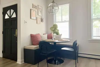 Cozy Cambridge 2bed 2bath w/ Patio & Parking Pass