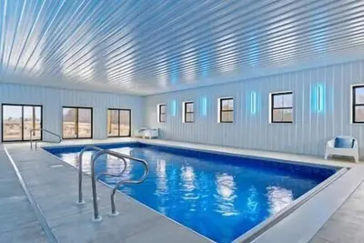 Image de Indiana Dream Barn: Indoor Pool, Half-Court Gym, & Theater