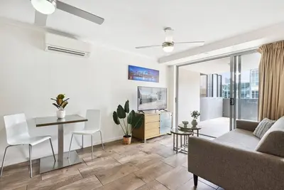 Image de Bright Inner-City 1-Bed with Spacious Balcony