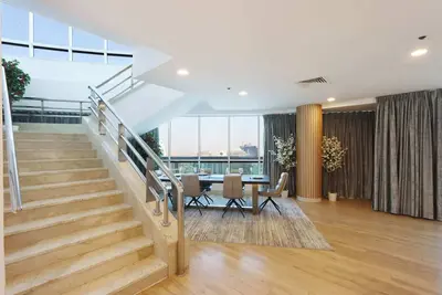 Image de Elite Duplex Penthouse | Horizon Tower | Steps from Metro & Marina Life