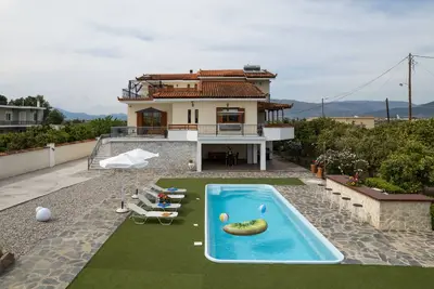 Image de Villa Ero\nLux villa near Nafplio with pool, cinema room, grand piano