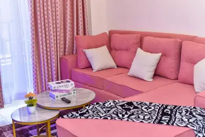 Image de 5min to Wilson Airport! \nModern, New and Tastefully Furnished 1br apartment Nrb