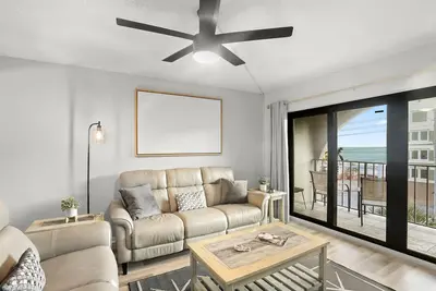 Image de New Listing! Madeira Place 402 Top Floor Gulf Views Heated Pool