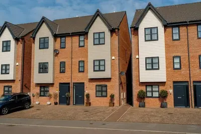 Image de Large Modern Scenic 4 Bedroom Townhouse