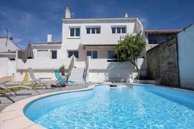 Image de Belle Maison familiale avec piscine et jardin