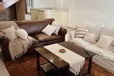Image de Casa Cedro, Céntrica, en Zona Residencial de Categoría