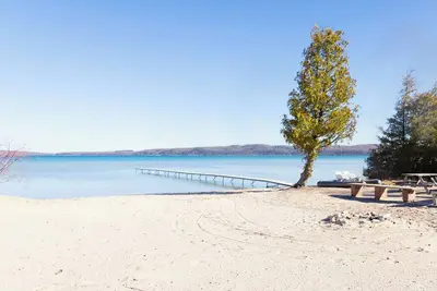Image de Crystal Lake Michigan Private Lakefront Retreat w\/Sandy Beach & Dock