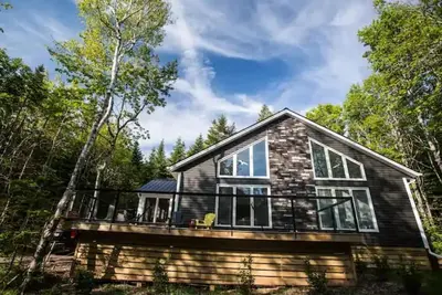4 bdrm executive cottage with private beach access
