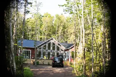 3 bdrm executive cottage with private beach access