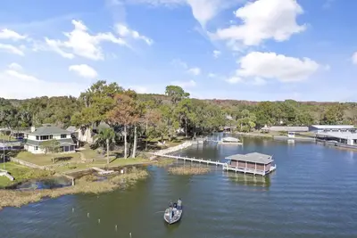 Image de Lake Dora at the Entrance to the Famous Dora Canal and Americas Sea Plane Base