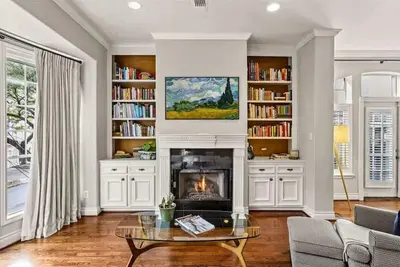 Image de Private 3-Story Home - Near Med Center - Museums