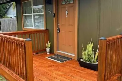 Image de Tiny Cottage  15 min from Universal  Sleeps 6