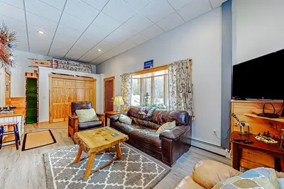 Image de Cozy, ground-floor duplex retreat with direct shuttle service to Sugarloaf