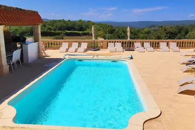 Image de Spacieuse villa avec vue, piscine chauffée au calme et au soleil du sud.