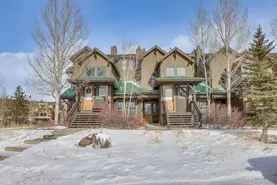 Image de Ski-In/Ski-Out Granby Ranch Condo w/ Pool Access