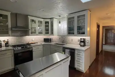 Image de Upscale apartment, roof top terrace, walk to shops, restaurants, boardwalk, park