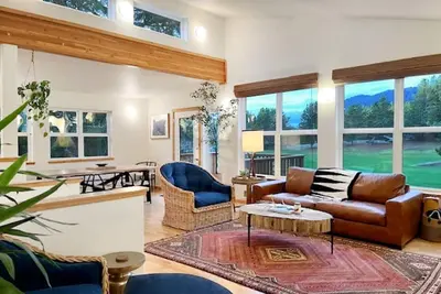 Image de Hot Tub| King Suite| walk to beach|Views
