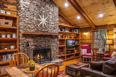 Image de Private, Serene Mountain Cabin Near the Park with Pool and Fitness Access