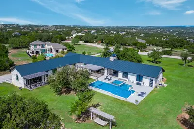 Image de Modern Hill Country Ranch on Acreage. Sleeps 10+ Pets welcome