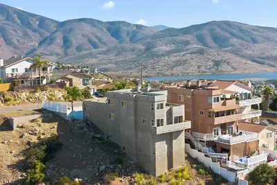 Image de Spring Valley 'Sky House' w\/ Patios & Epic Views!
